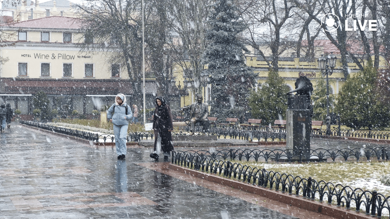 Дерибасівську засипає снігом