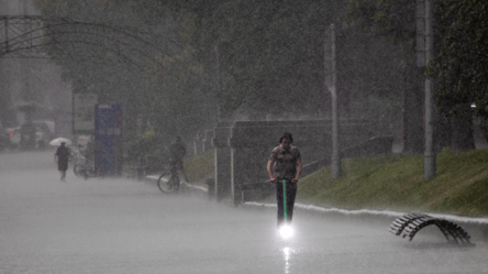 Які області накриє злива й грози — прогноз Діденко на завтра - 285x160