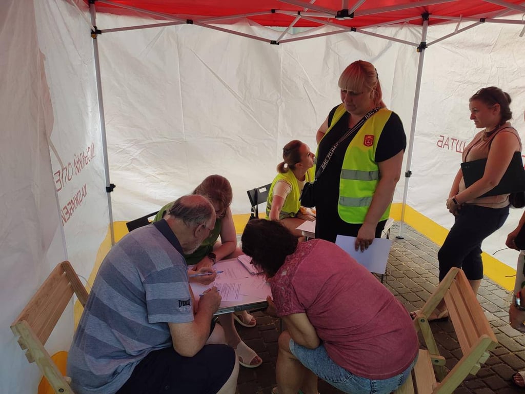 В Одесі відкрили штаби допомоги після обстрілу — де саме - фото 5