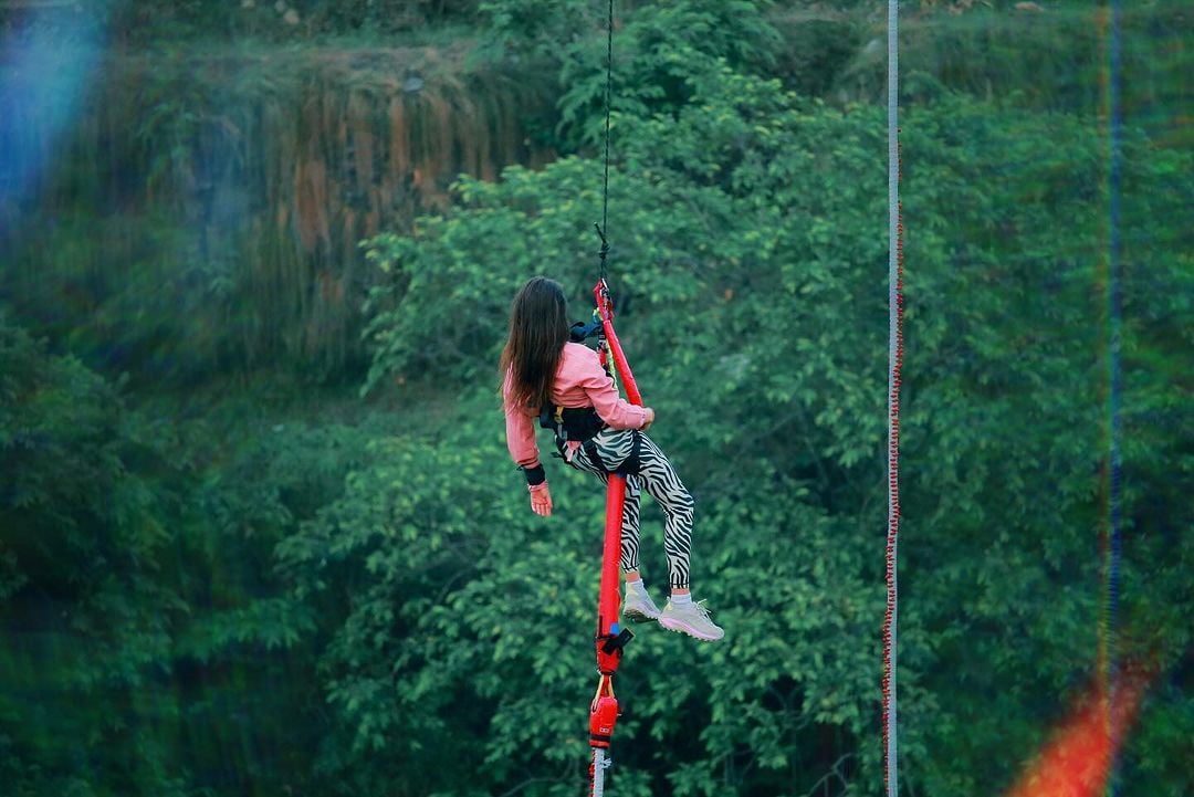 Ангеліна Усанова стрибнула з мосту
