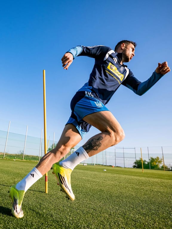 Роман Яремчук в тренировочном лагере сборной Украины 25 марта 2026 года