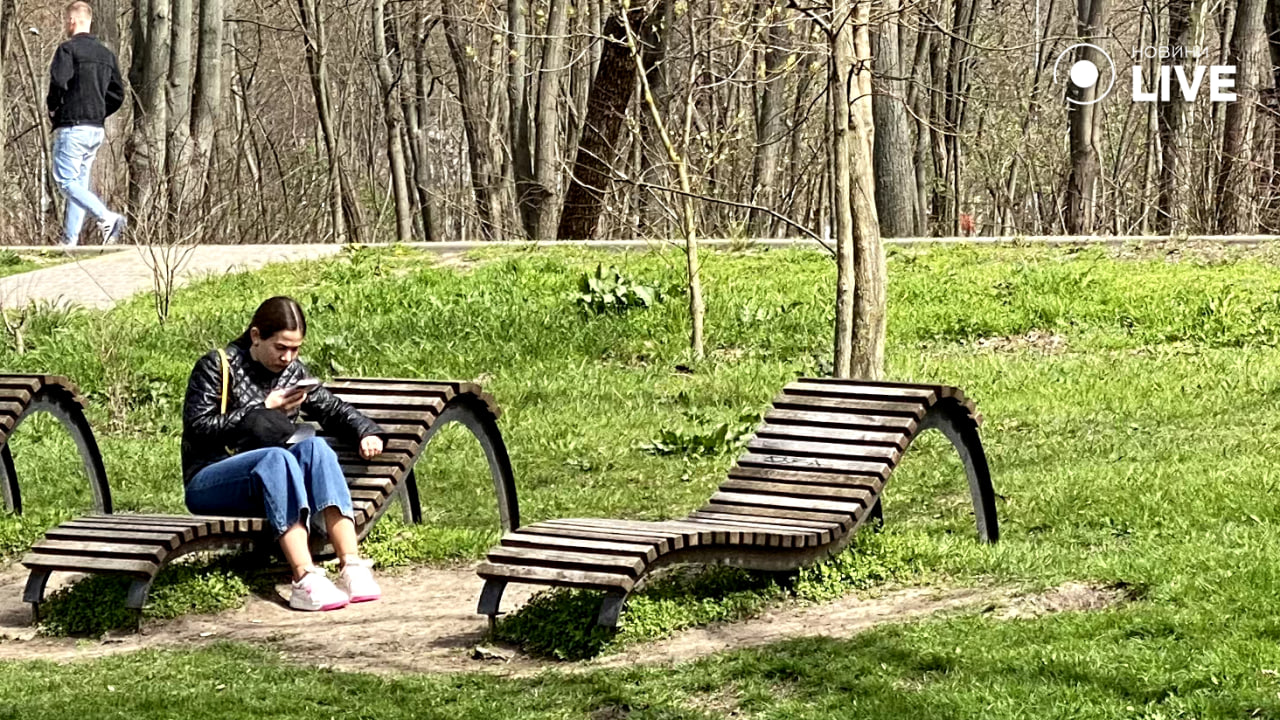 Природа Одеси прокидається — весняний квіт у парку Перемоги - фото 6