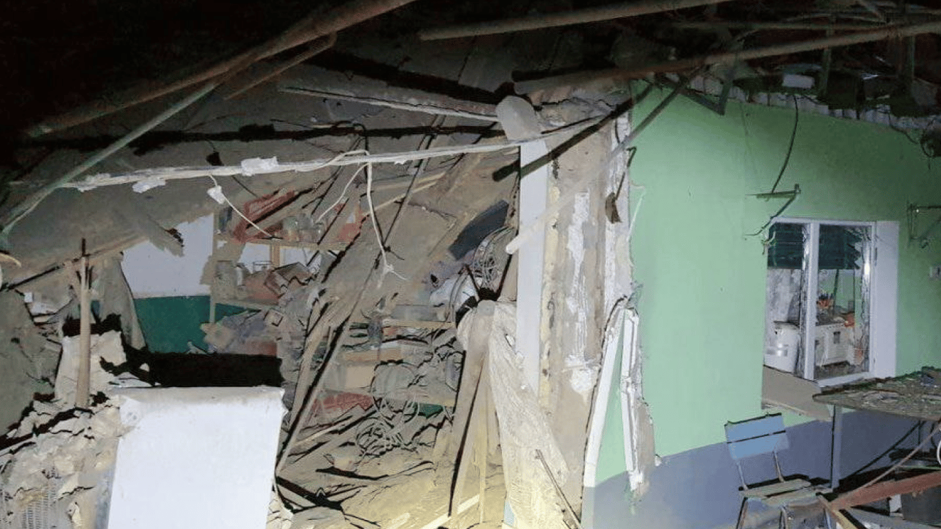 Розбили житловий сектор: РФ потужно атакувала Нікополь, є постраждалі