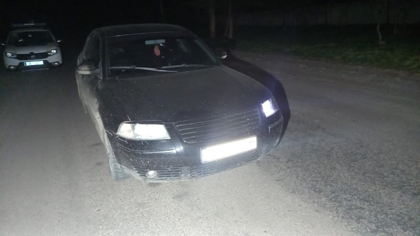 На Одещині затримали нетверезого водія з автоматом та патронами