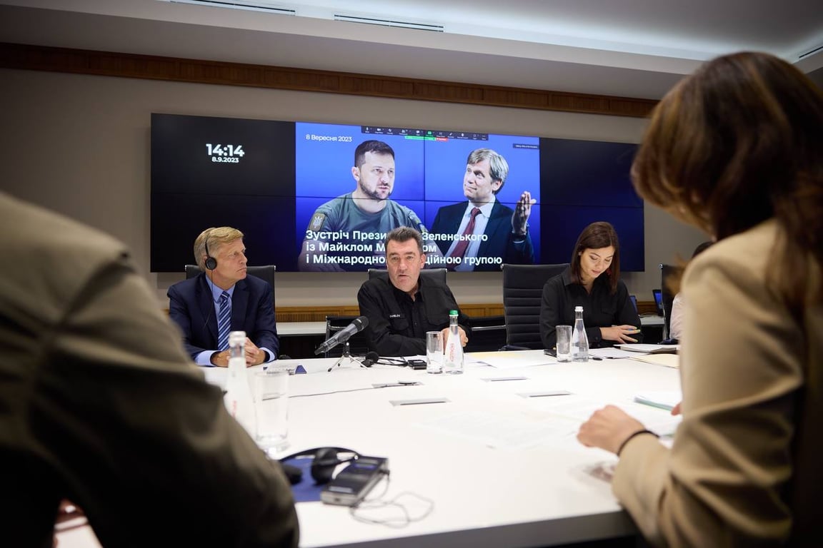 Зеленский встретился с Майклом Макфолом