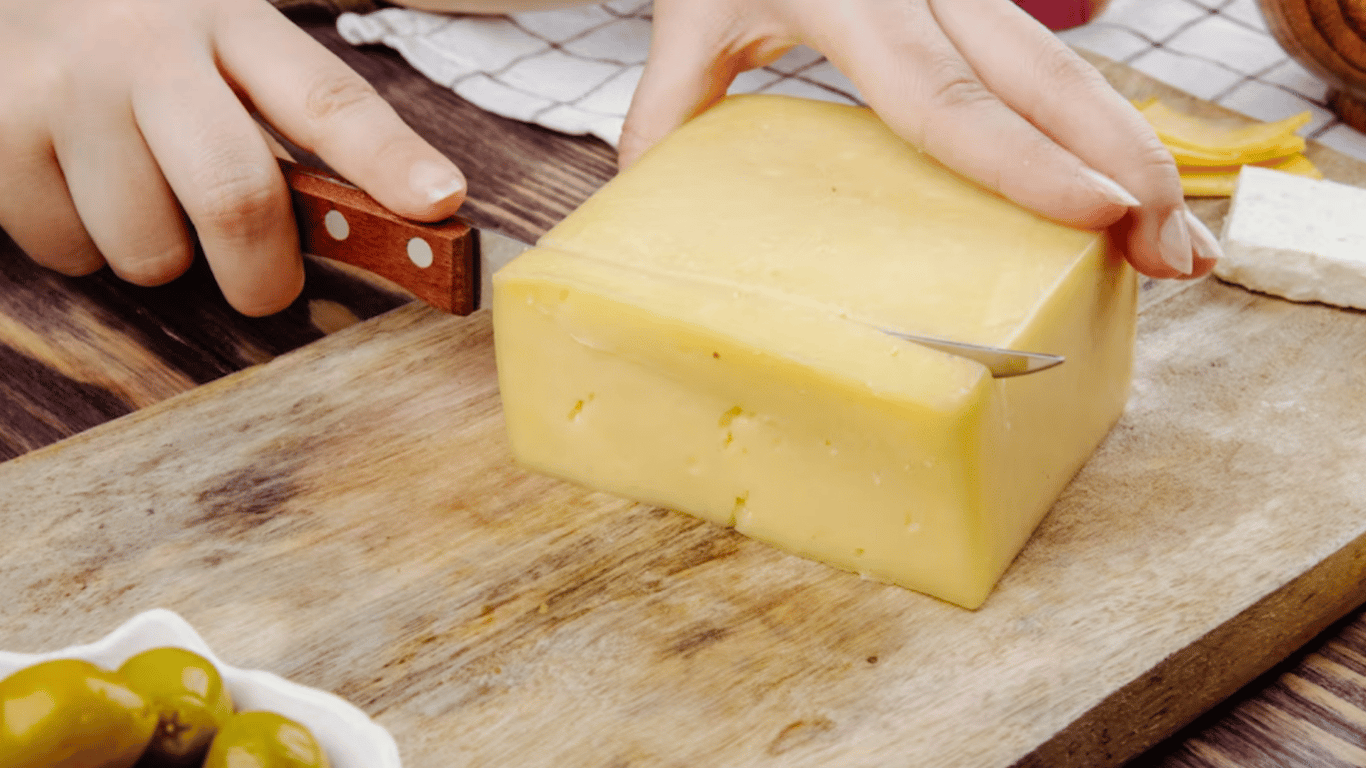 Як твердий сир шкодить здоров'ю людини – краще ним не зловживати