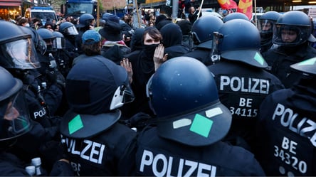 Поліція Берліна оскаржить рішення суду щодо використання прапорів РФ 9 травня - 285x160