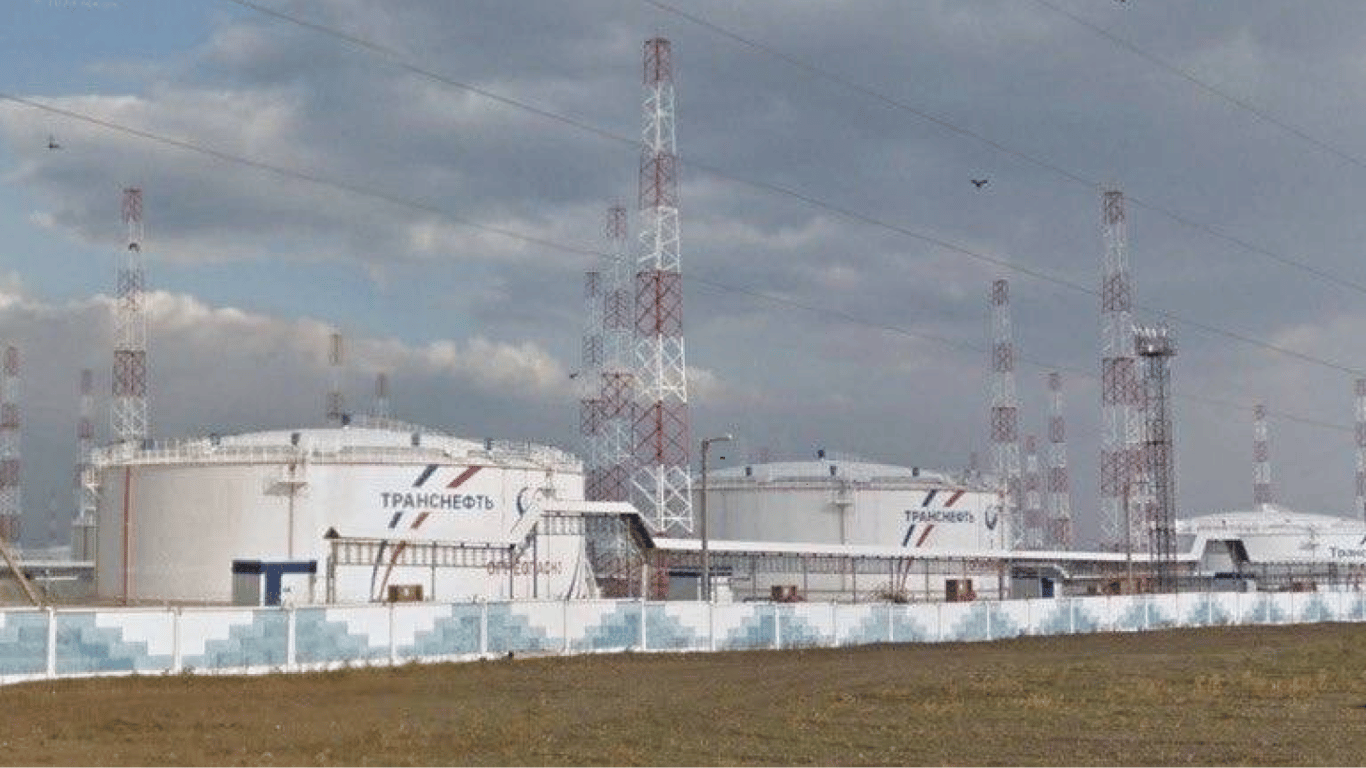 СБУ поразила российскую нефтестанцию "Самара": вспыхнул сильный пожар