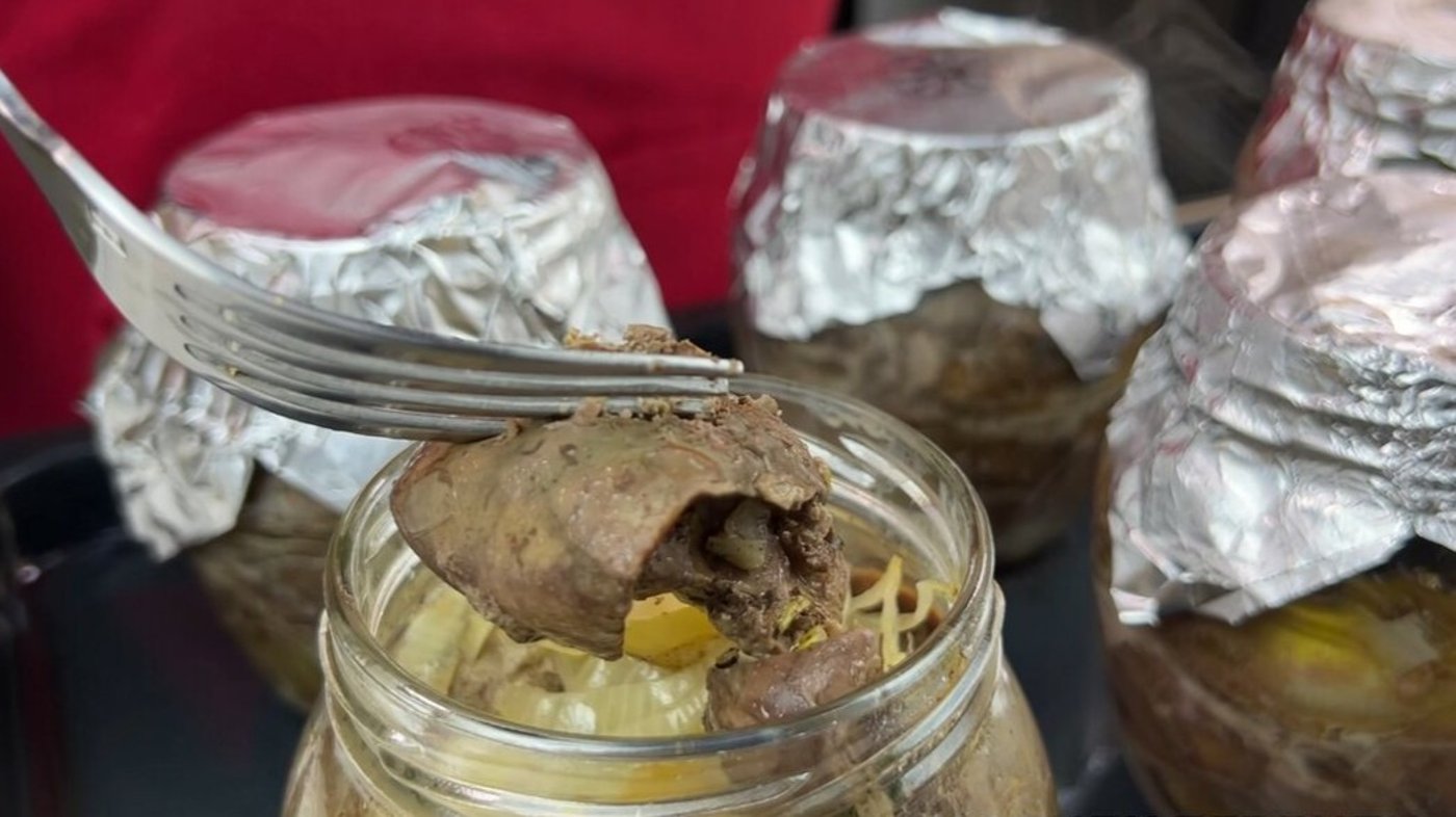 Куряча печінка у духовці з яблуками - рецепт в банках