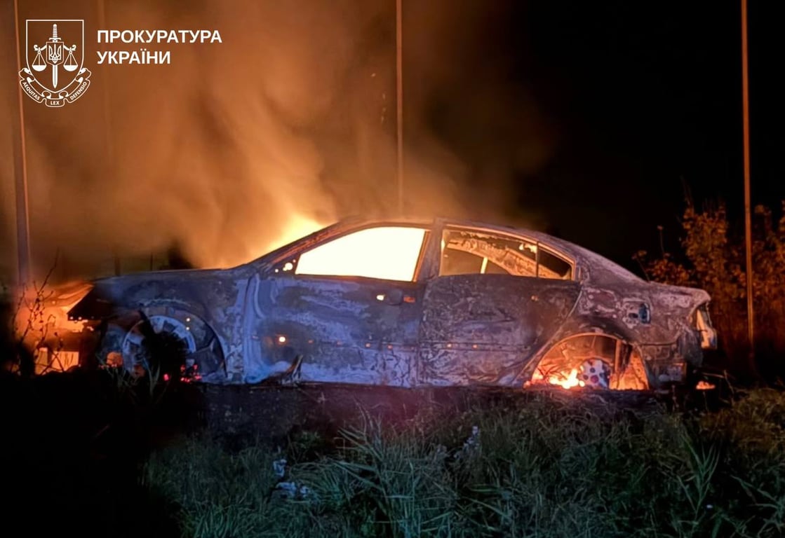 Знищений автомобіль після атаки російського дрона