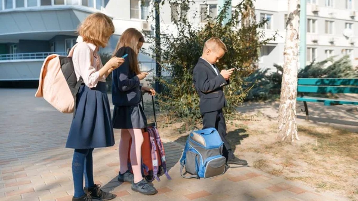 Дети и смартфон: с какого возраста можно давать пользоваться