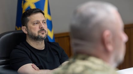 Зеленський провів нараду з командирами корпусів: обговорили фронт і зброю - 290x166