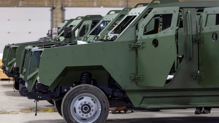 Канада відправляє в Україну БТРи "три в одному" — подробиці військової допомоги - 285x160