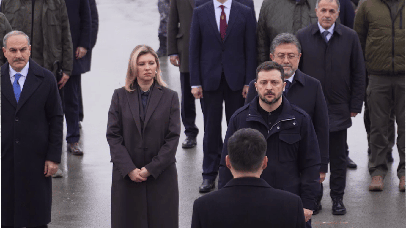 Zelenskyy began the official visit in Ankara — video - 250x140