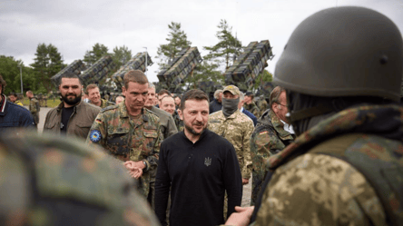 Зеленский посетил военную базу в Германии, на которой тренируются украинские воины - 285x160