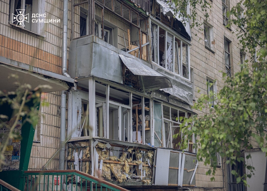 У Сумах Росія вбила чоловіка та поранила 15 людей, серед яких — двоє дітей - фото 1