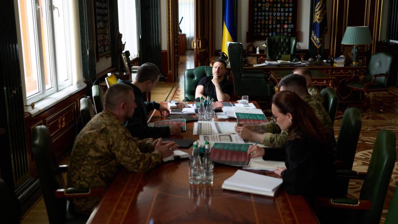 Зеленський озвучив підсумки квітневих боїв на фронті: є вагомі покращення
