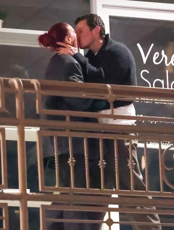 Дуа Ліпа і Каллум Тернер цілуються. Фото: TMZ.