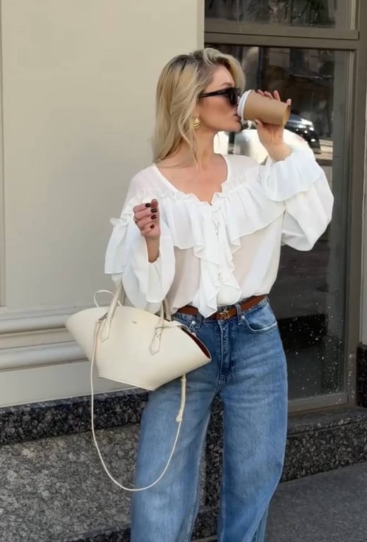 Романтична блузка, яка додасть вам шарму