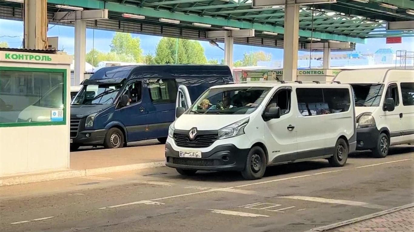 Черги на виїзд з України: яка ситуація на кордоні 14 червня