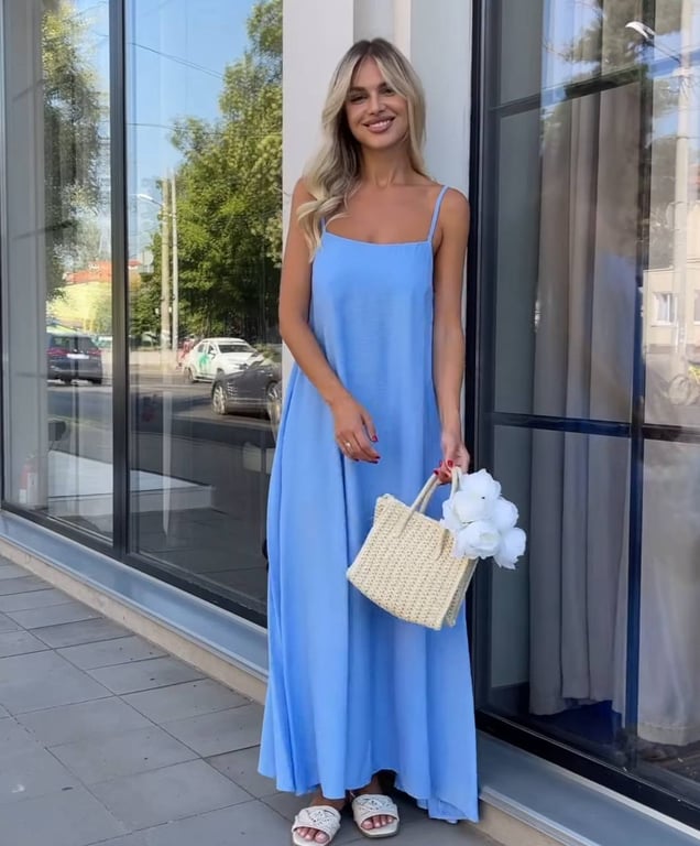 Linen dress without jewelry has a fresh look