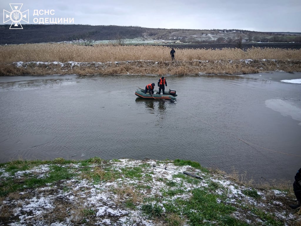 На Одещині дістали тіло чоловіка з річки