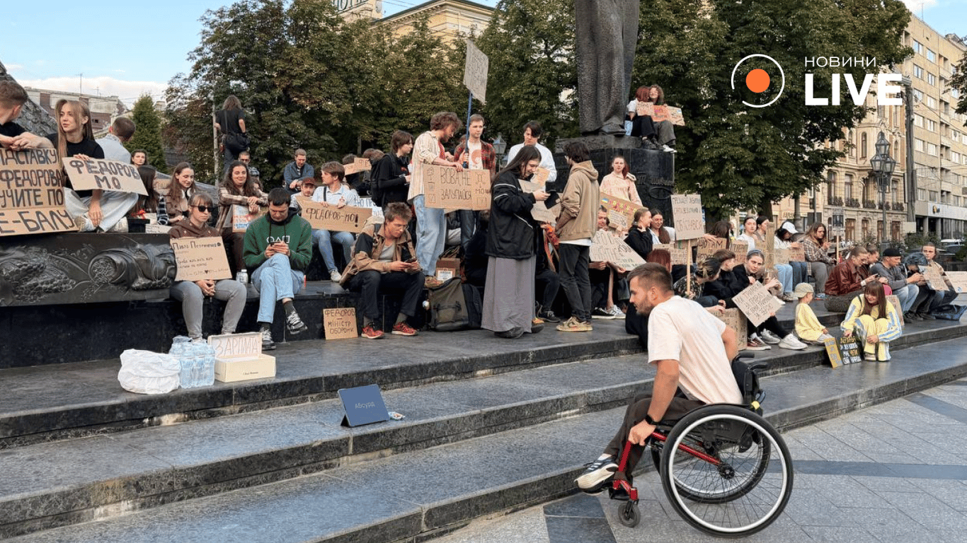 В Україні 8-й день тривають мітинги на підтримку ексміністра оборони - фото 5