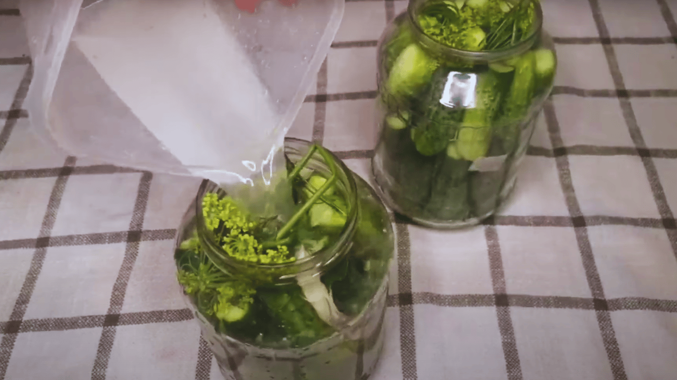 як приготувати малосольні огірки 