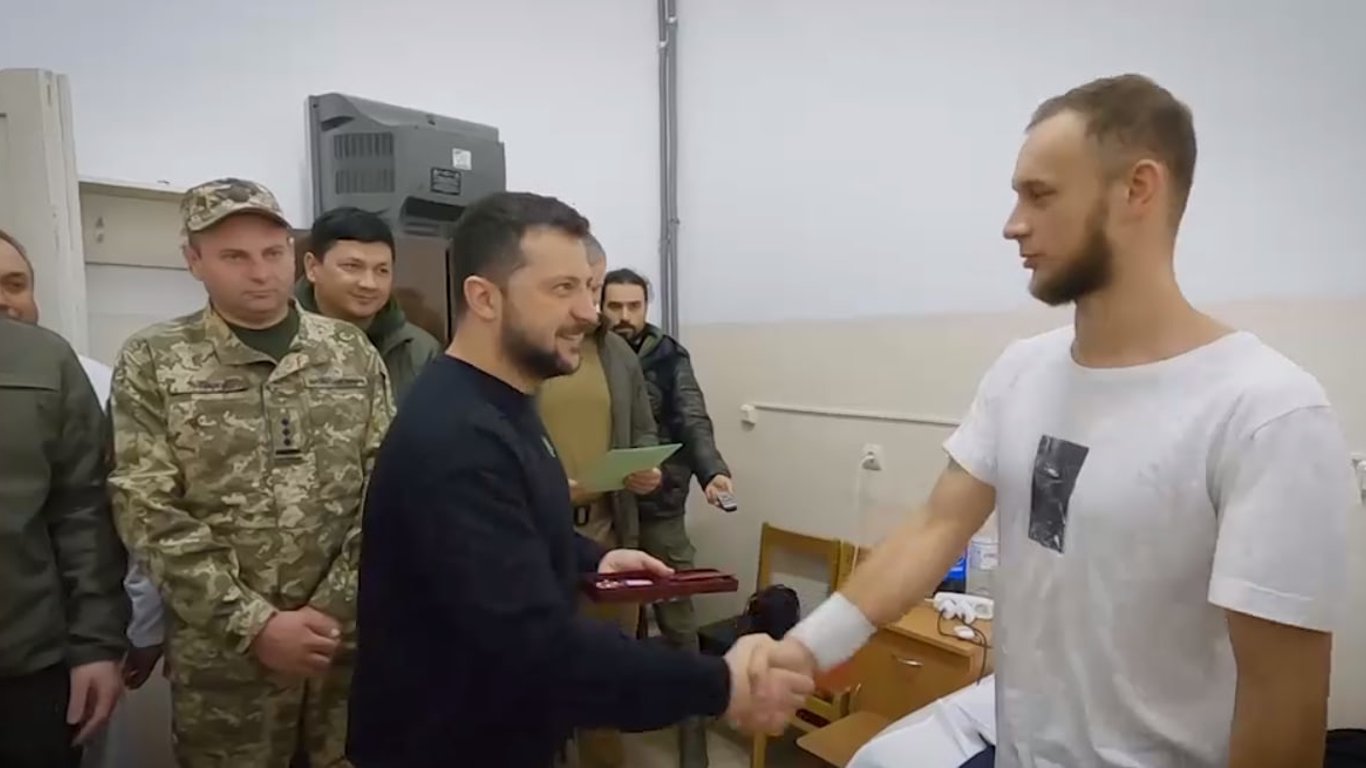 Зеленский в Николаевской области обсудил отопительный сезон и наградил раненых бойцов