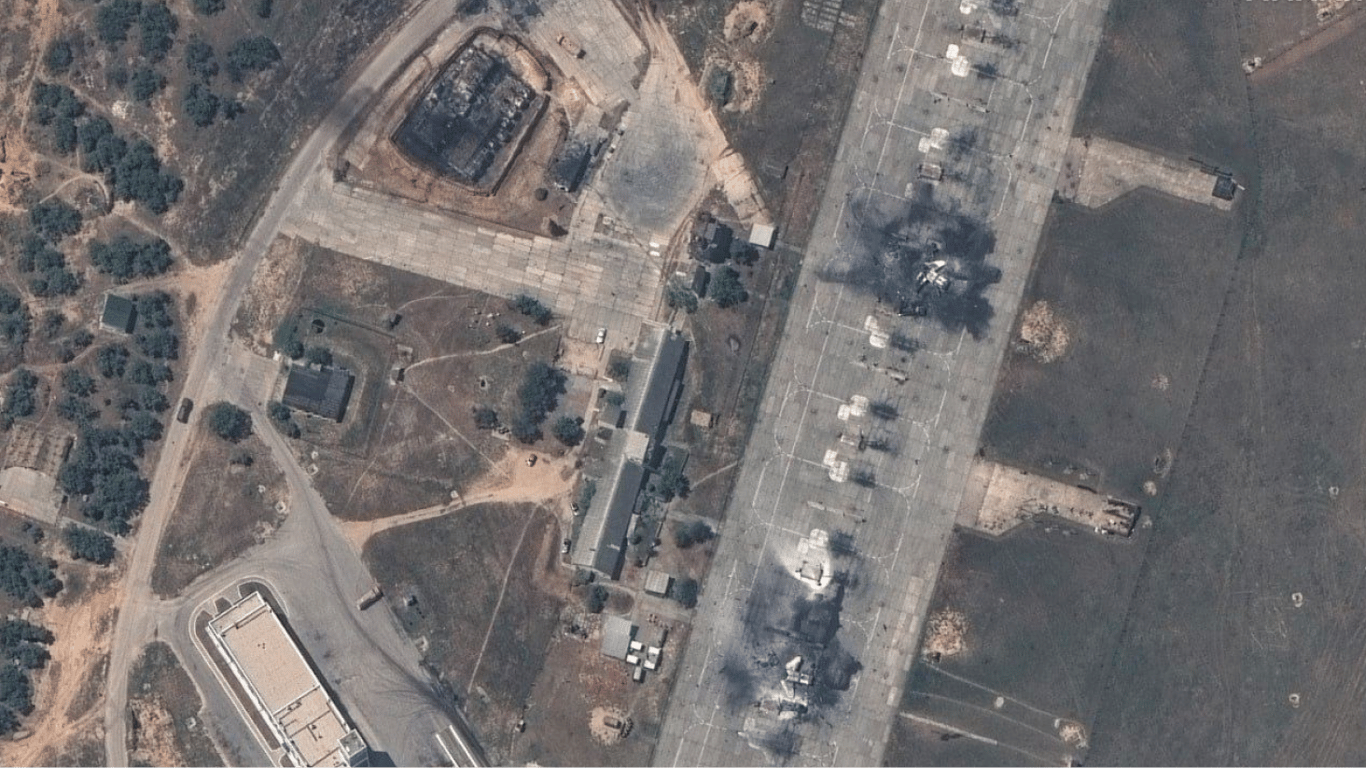 Удари по аеродрому "Бельбек" — з'явилися супутникові знімки знищених російських літаків