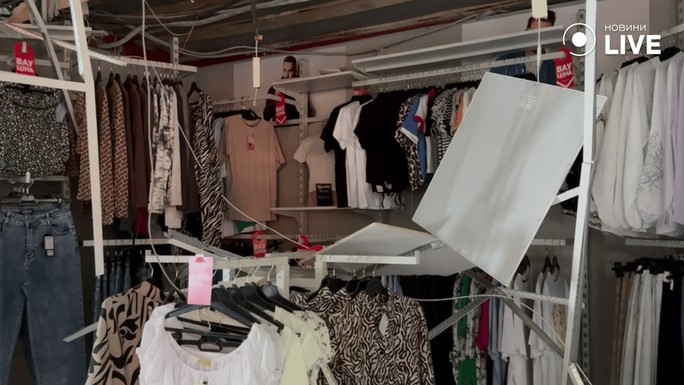 Росіяни б’ють по житлу і бізнесу одеситів —  фото руйнувань - фото 3