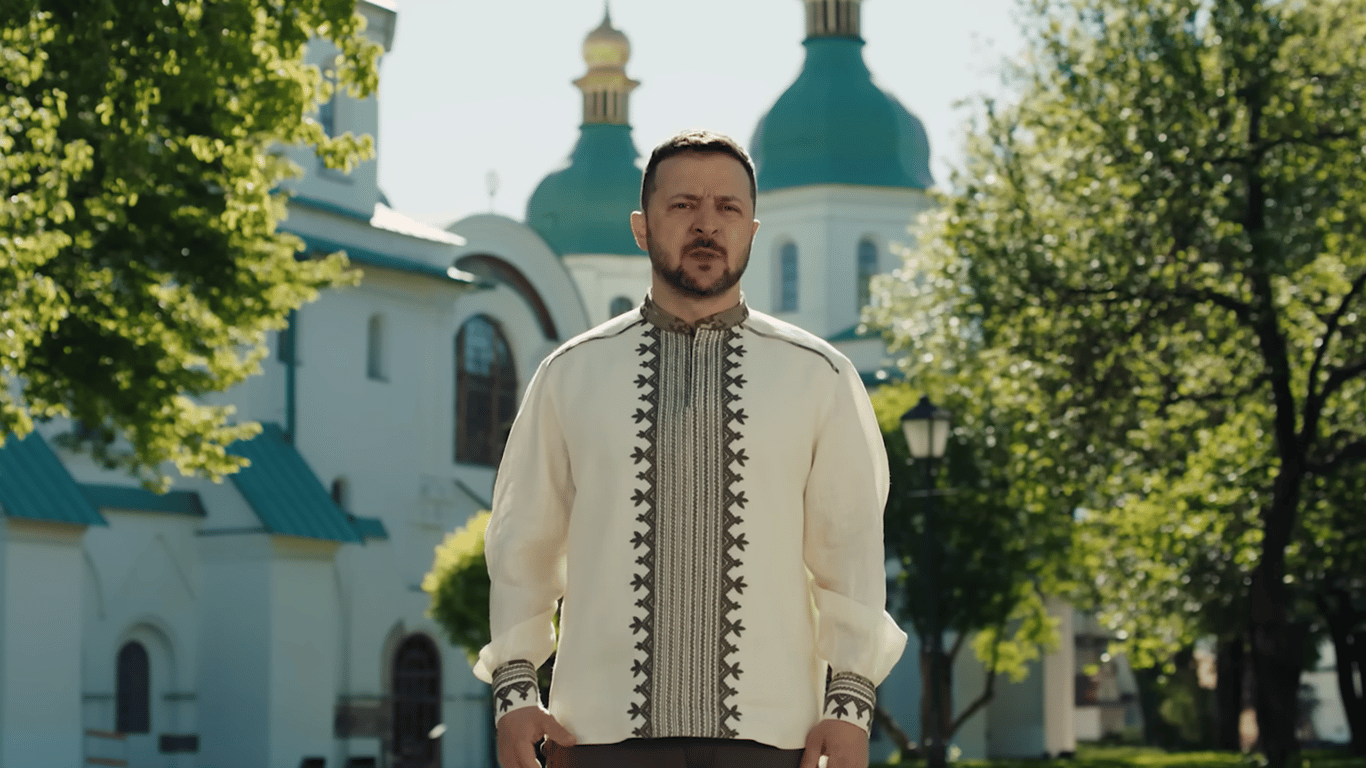 Президент Украины Владимир Зеленский надел вышиванку от украинского бренда — видео