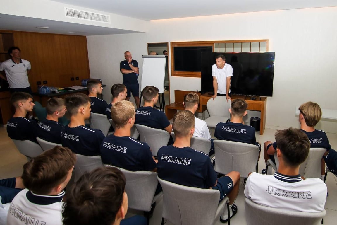 Шевченко із гравцями збірної