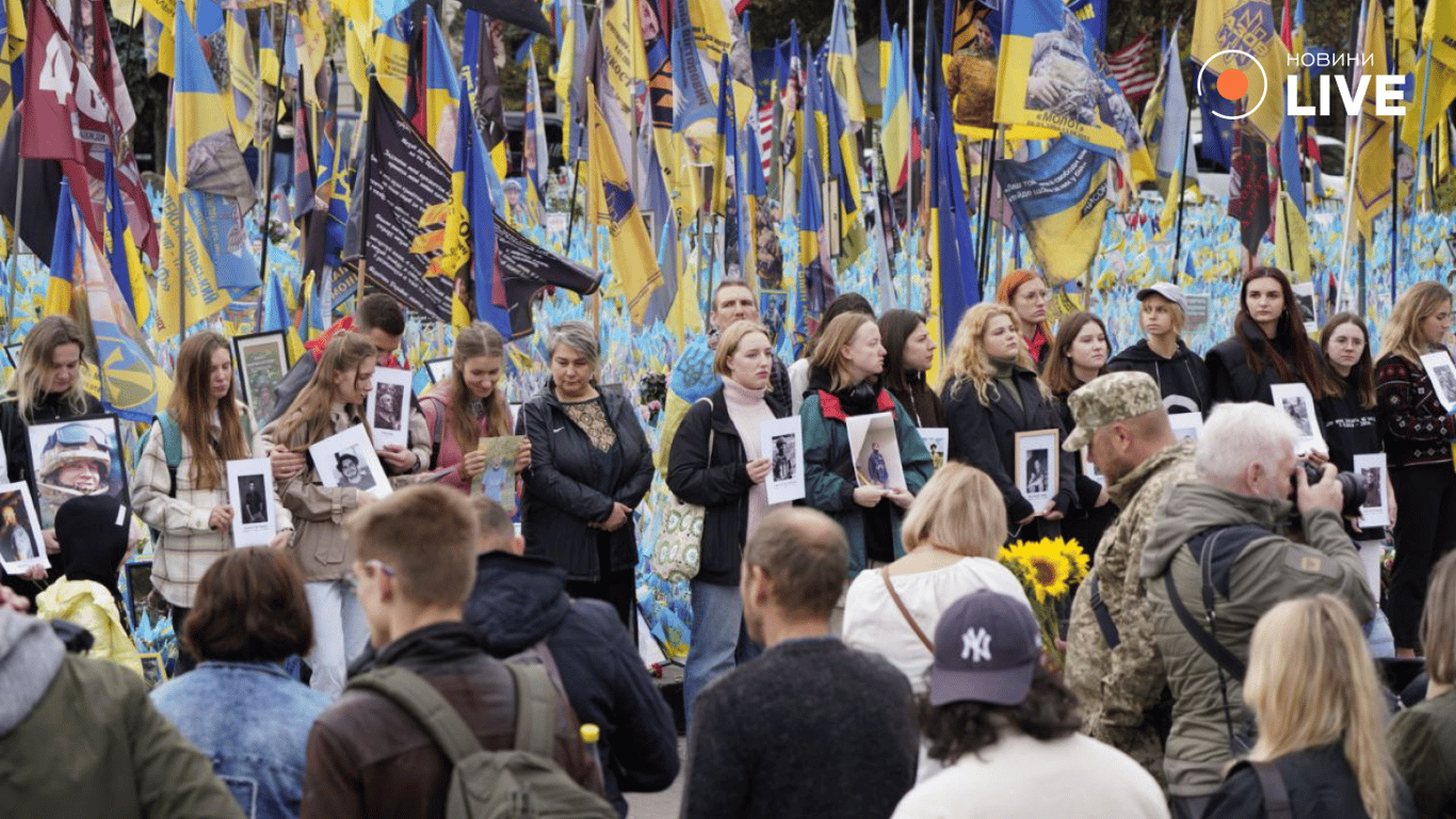 В Киеве почтили память погибших на День защитников и защитниц Украины — фото - фото 8