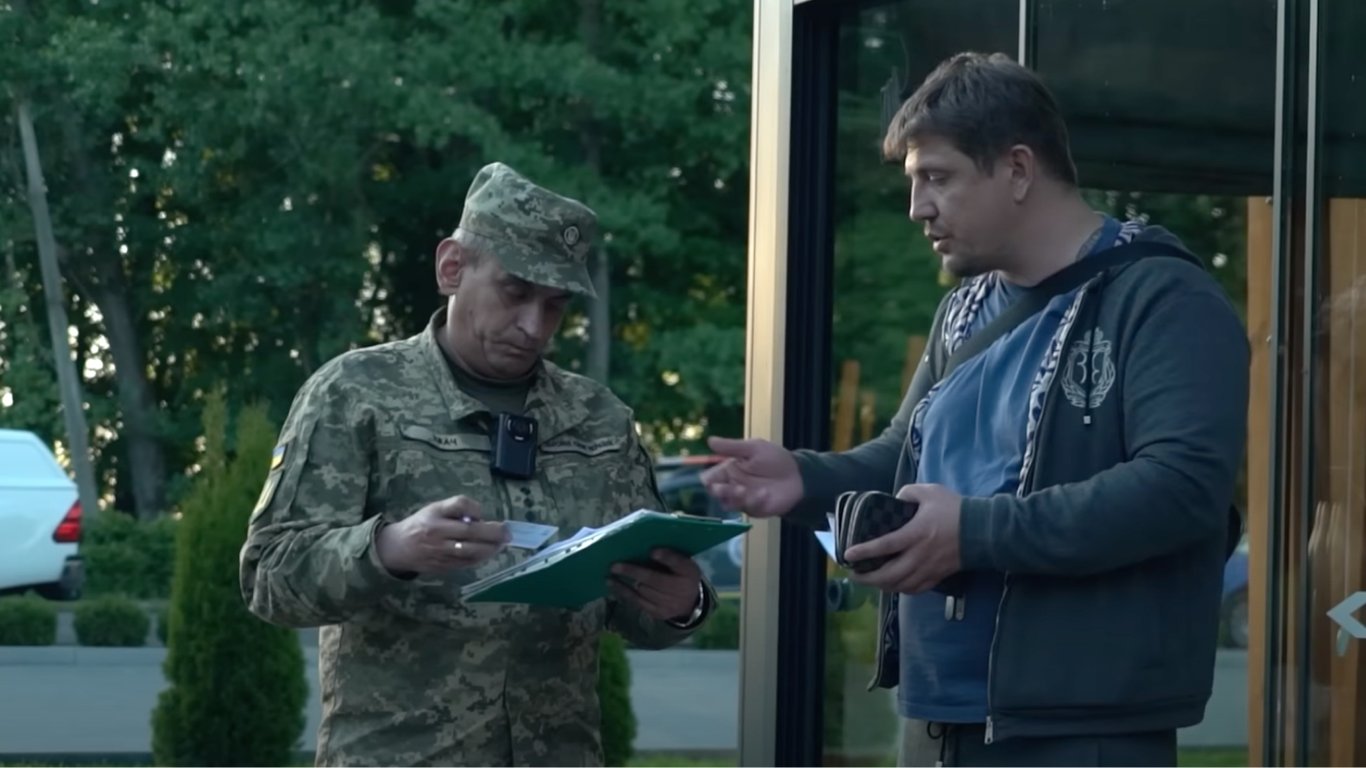 Мобилизация в Украине — что делать, если ТЦК забрали военный билет