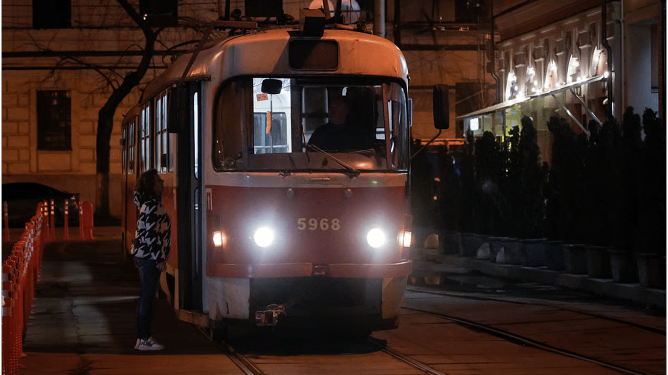 В Києві зупинять трамваї на пів року: якого району стосується