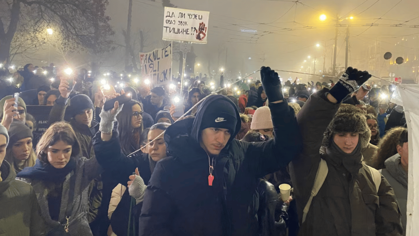 Протесты в Белграде — тысячи студентов провели митинги в новогоднюю ночь