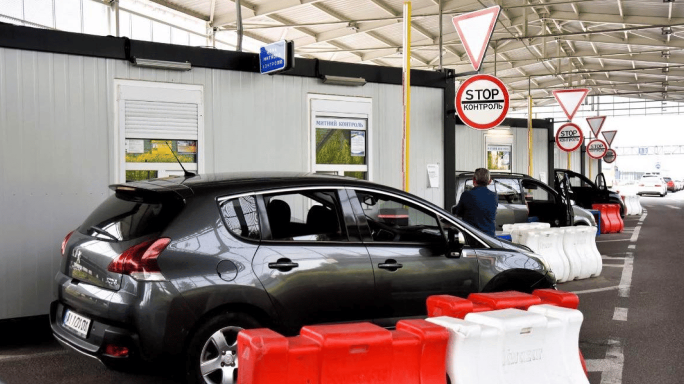 Очереди на границе сегодня: пробки фиксируются на четырех КПП