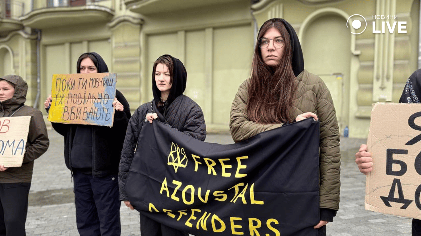 Одесити вийшли на мовчазну акцію — фоторепортаж - фото 6