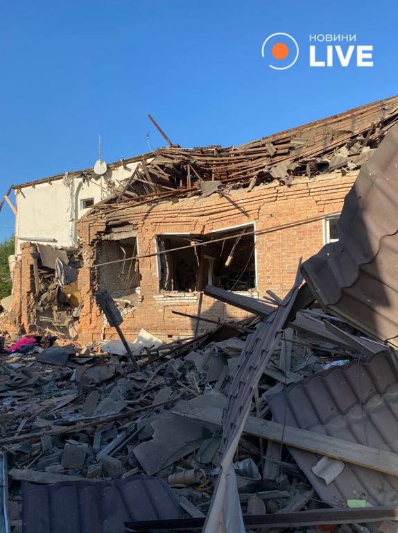 Наслідки ворожого удару. Фото: Новини.LIVE