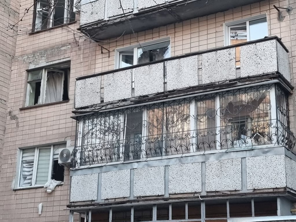 Багатоповерхівка після обстрілу 