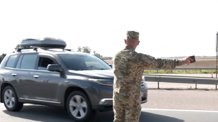 Блокпост на дорозі: чи можуть співробітники ТЦК вивести водія з автомобіля - 290x160