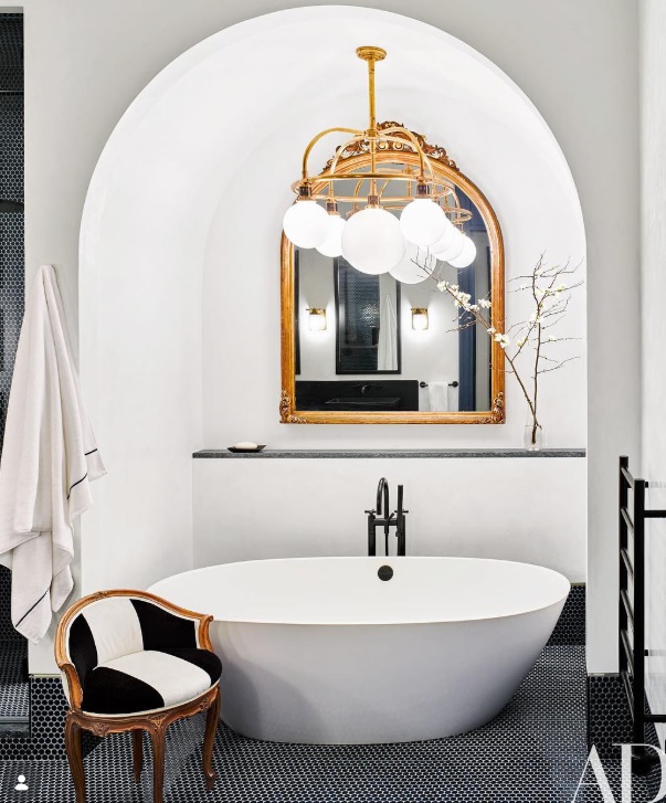 Акторка Наомі Воттс змінила інтер'єр ванної кімнати завдяки однієї деталі - фото 1