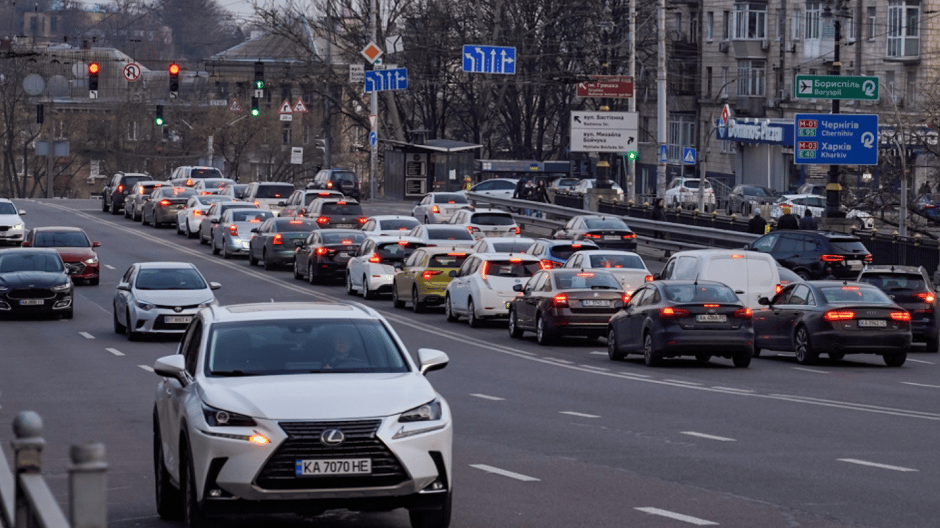 В Киеве проверяют парковку — кому грозит эвакуация транспорта