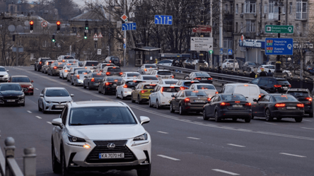 У Києві перевіряють паркування — кому загрожує евакуація транспорту - 290x160