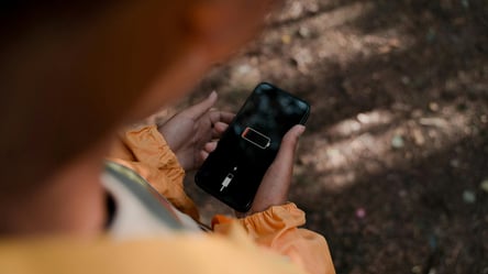 Телефон втрачає заряд уночі — експерти назвали головні причини - 285x160