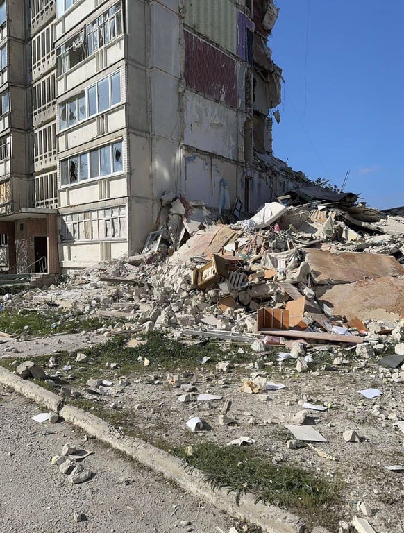 Окупанти обстріляли приватні будинки на Харківщині — є загиблі - фото 3