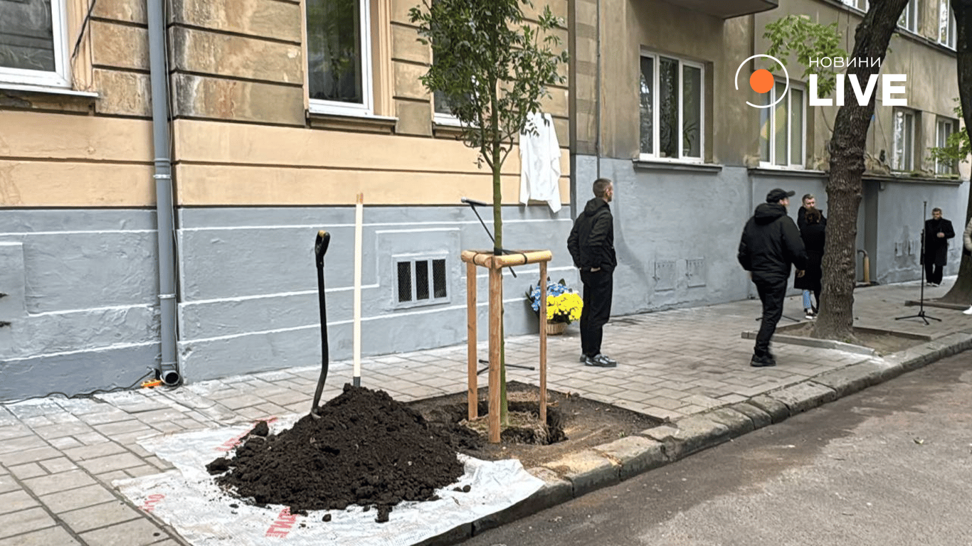 Відкриття меморіальної таблиці Андрію Парубію