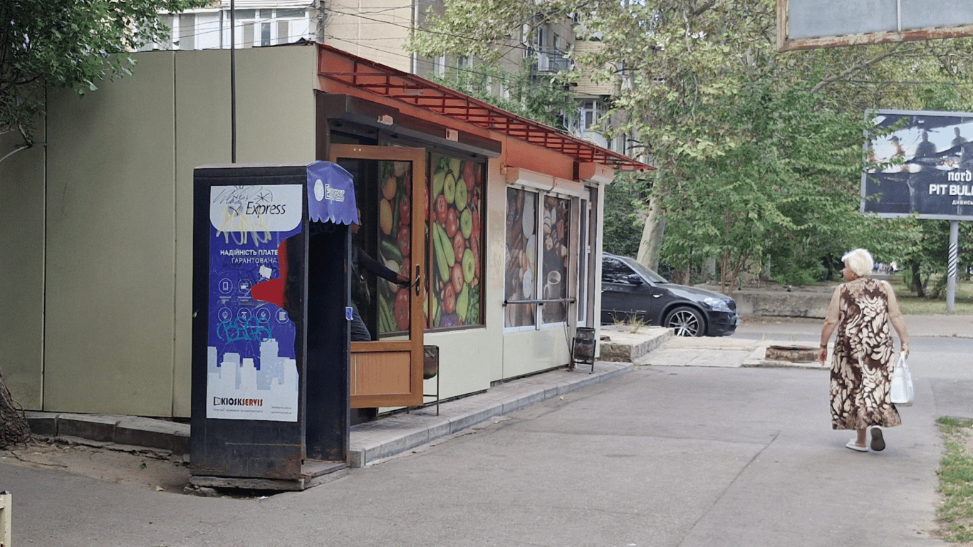 Замість перевірок 5 тис. дол.: в Одесі затримали посадовця