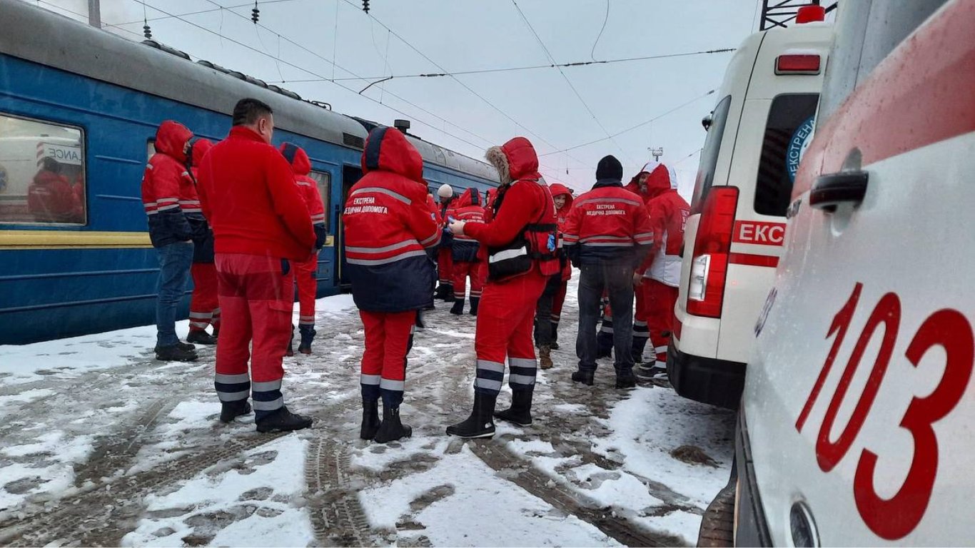 З Херсонщини до Львівської області евакуювали літніх пацієнтів лікарень